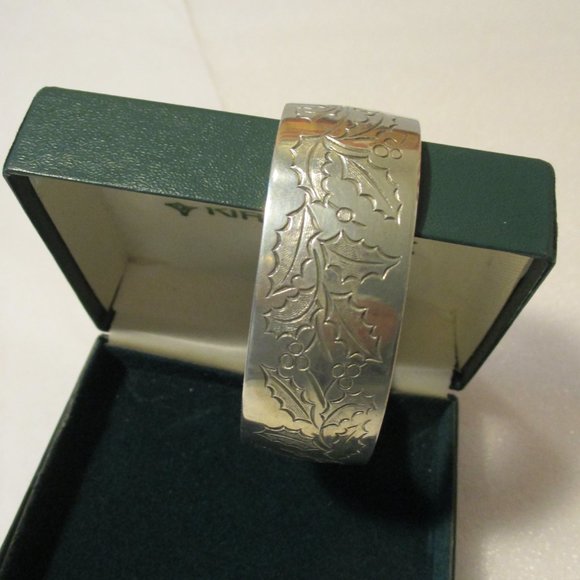 Kirk Stieff Winter Holly Wide Pewter Cuff Bracelet Bangle Original - Picture 10 of 10